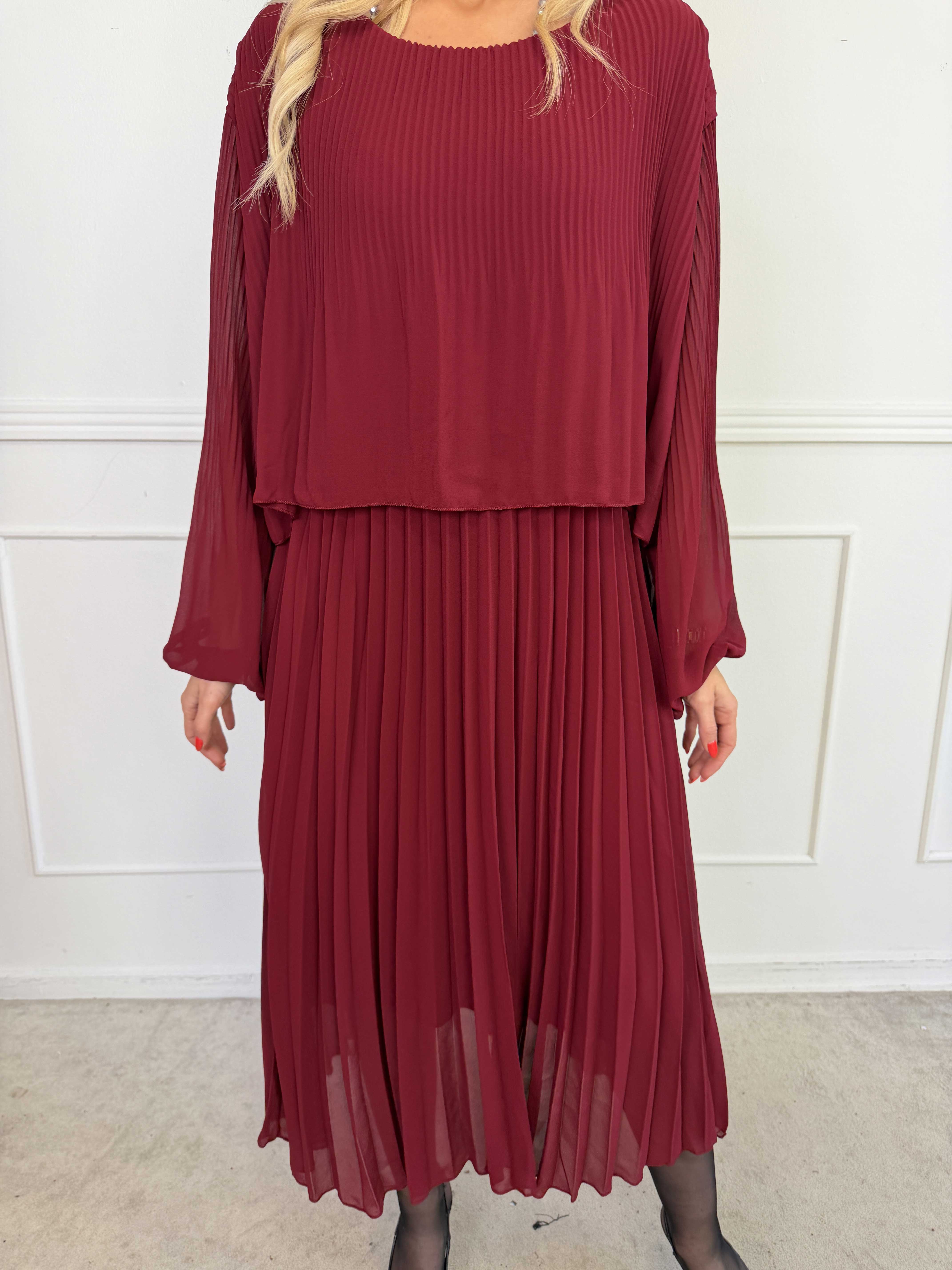 Kristina Long - Langærmet plus size kjole med plisseringer